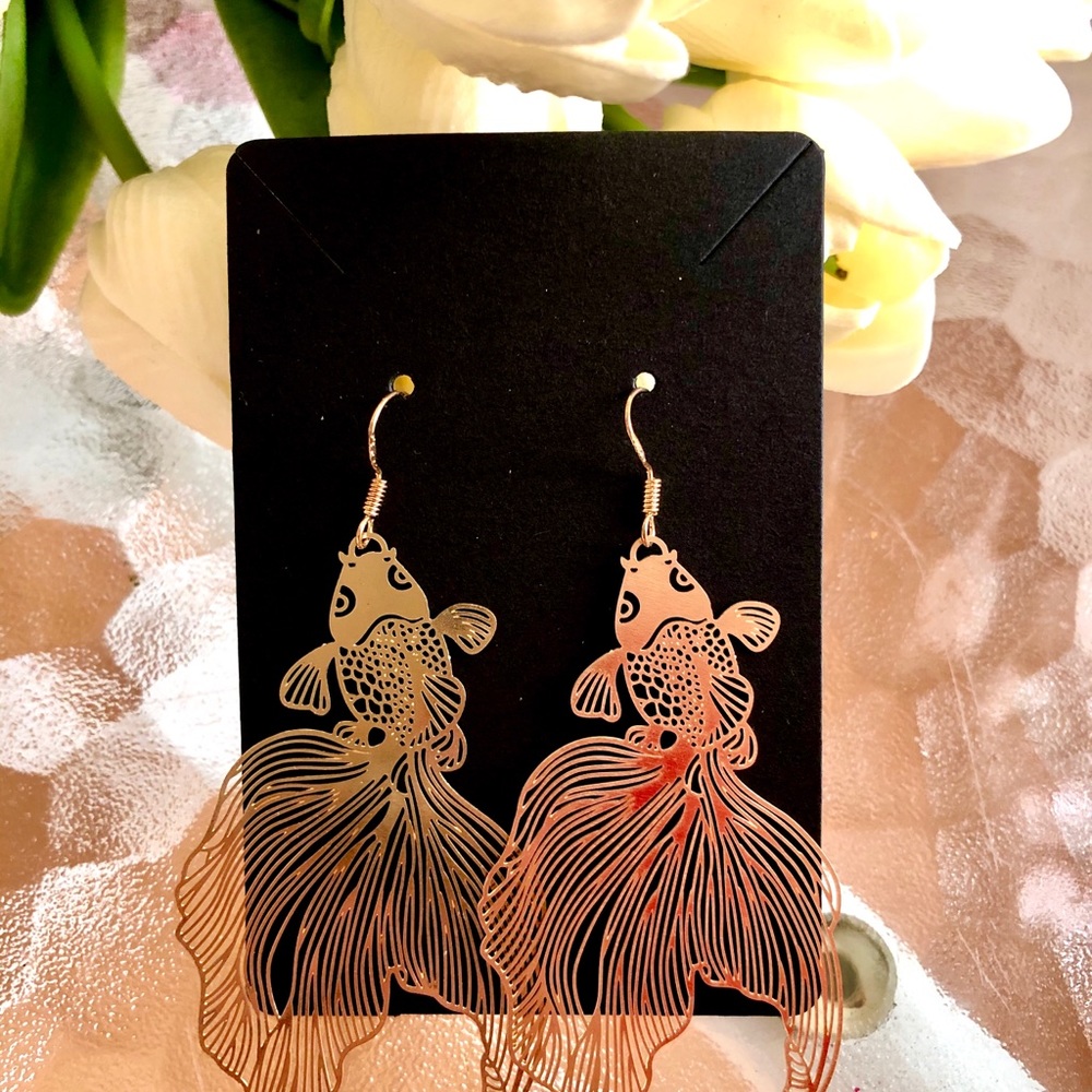 Goldfish Metal dangle earrings - Picture 2 of 2